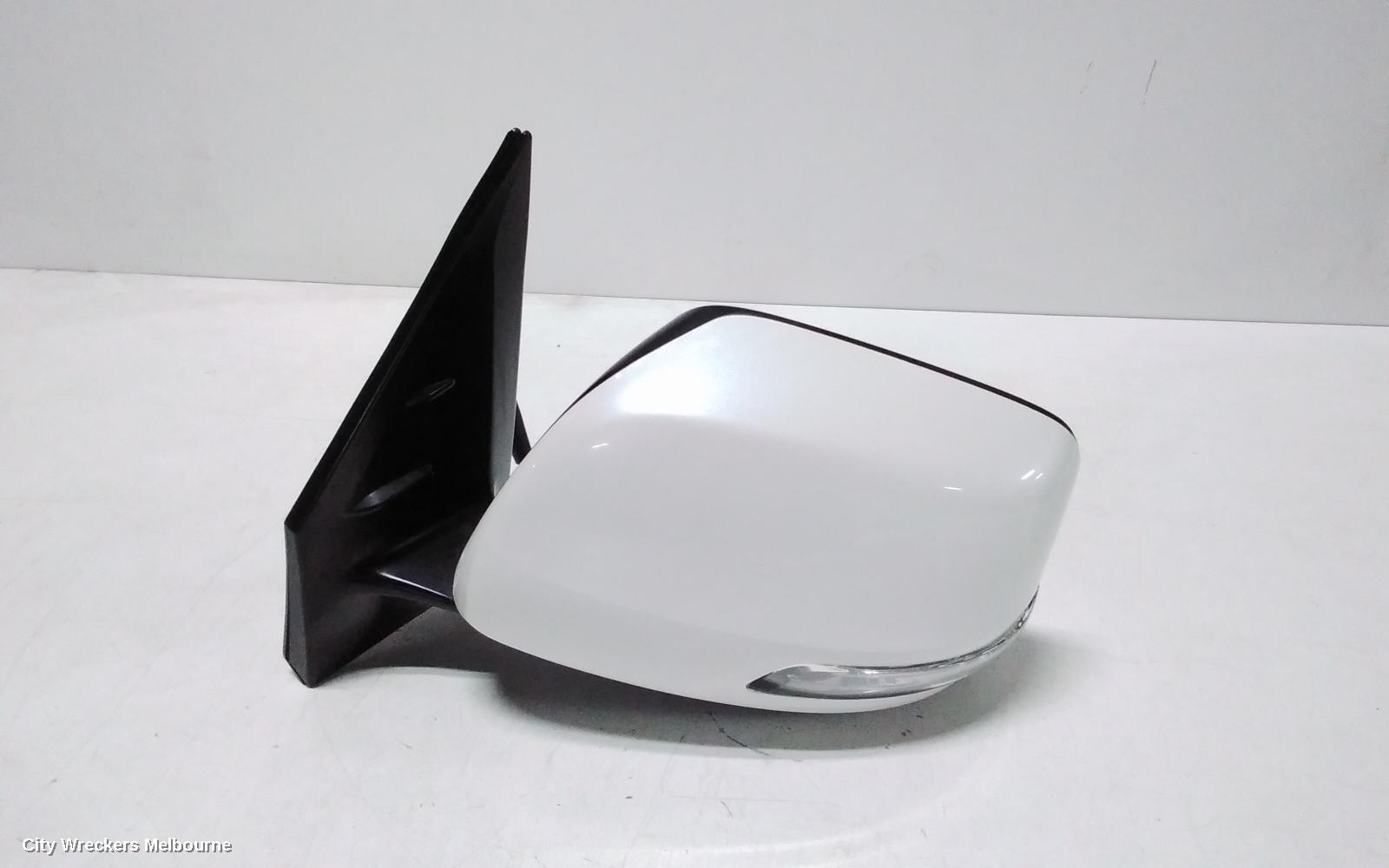 TOYOTA LANDCRUISER 2013 Left Door Mirror