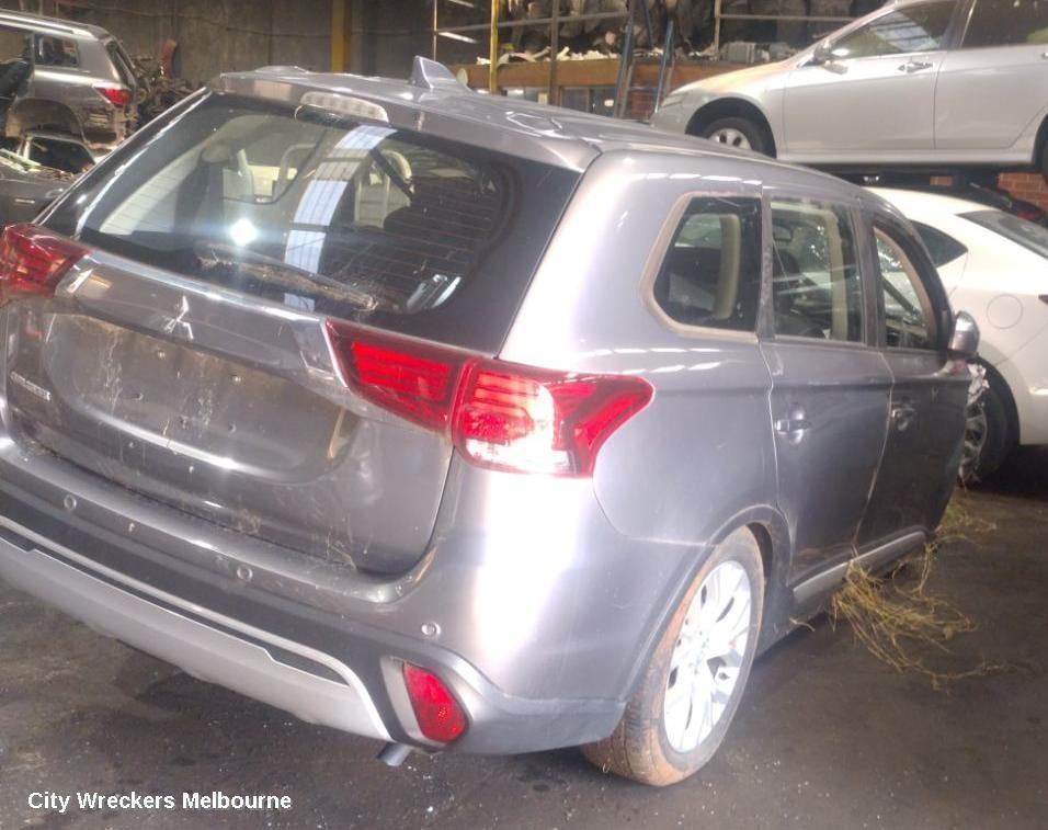 MITSUBISHI OUTLANDER 2021 Left Rear Door/Sliding