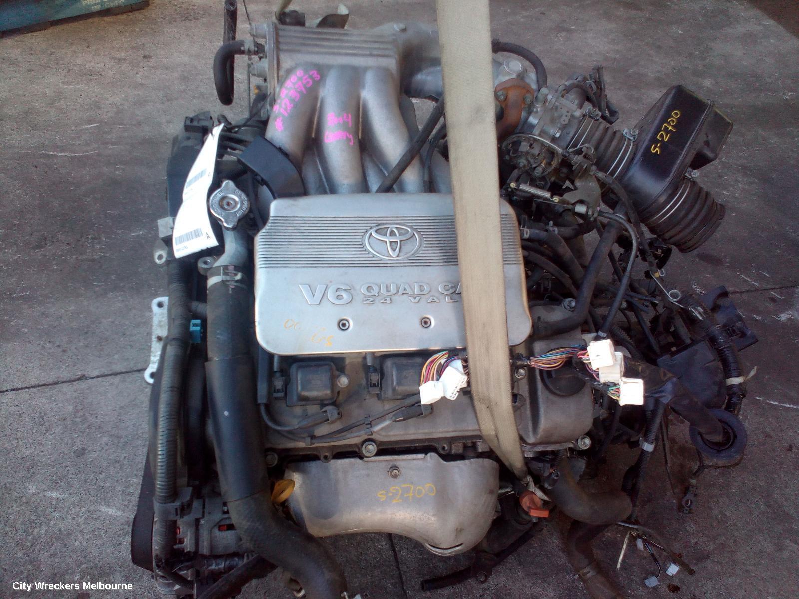 TOYOTA CAMRY 2004 Engine