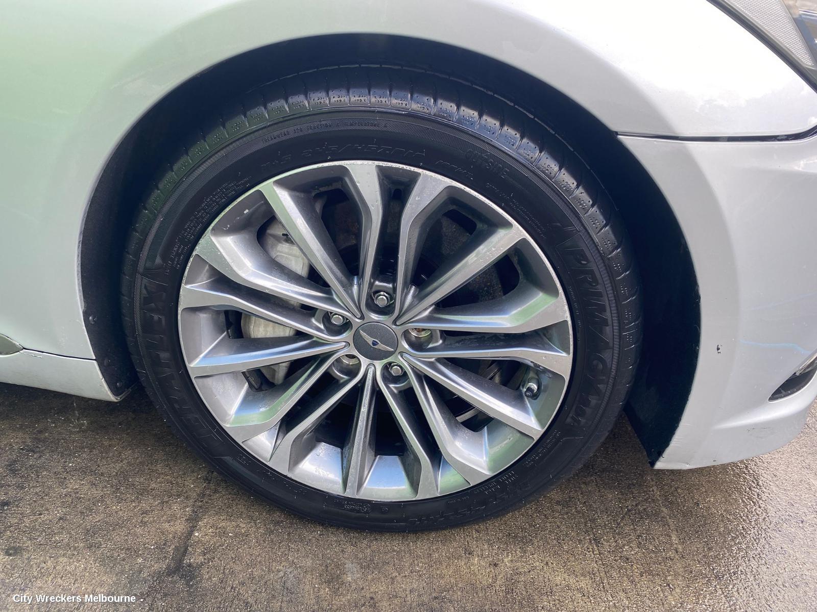 HYUNDAI GENESIS 2015 Wheel Mag