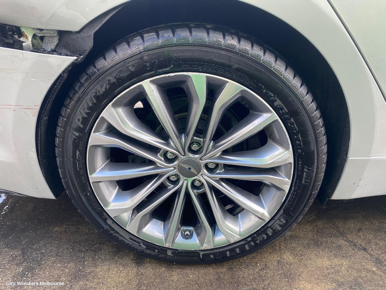 HYUNDAI GENESIS 2015 Wheel Mag