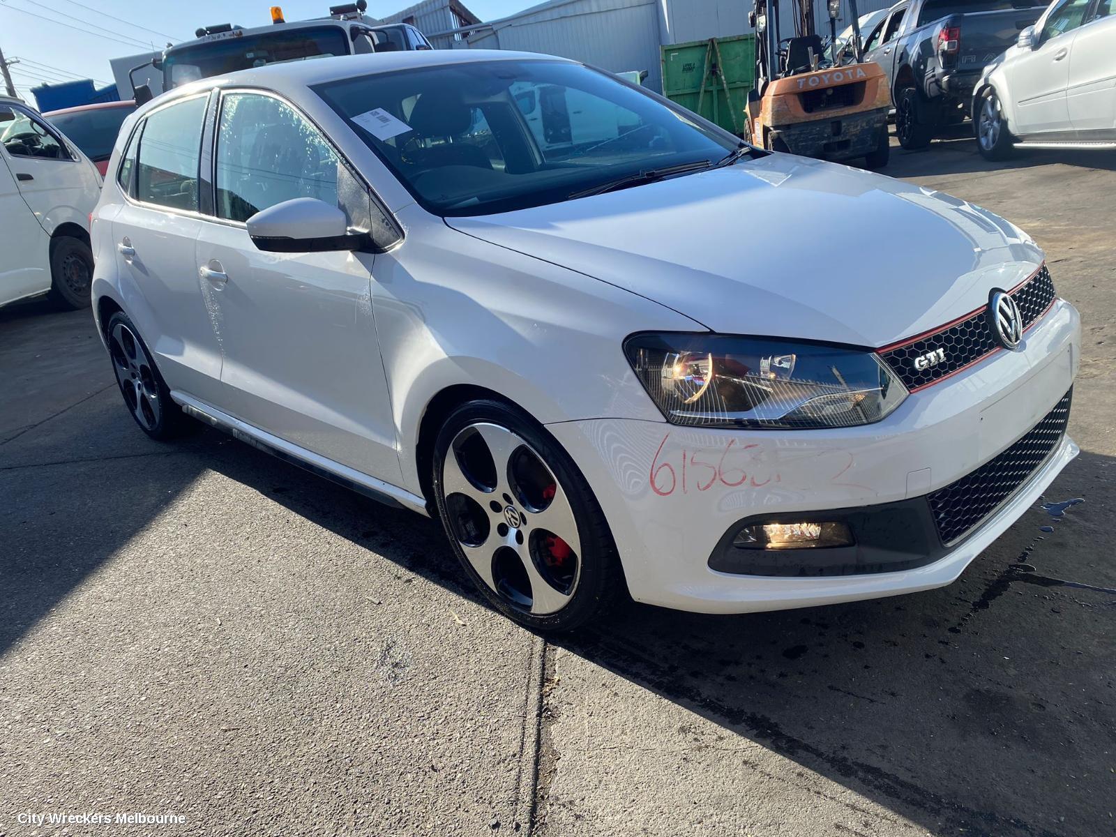 VOLKSWAGEN POLO 2012 Right Front Door