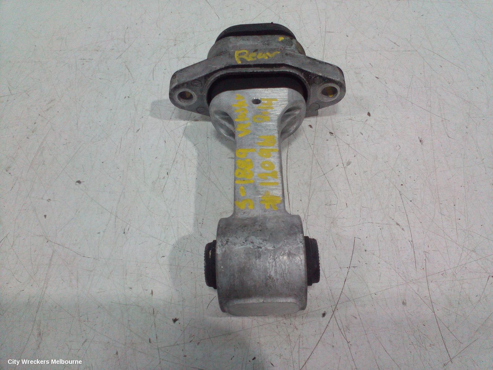 HYUNDAI VELOSTER 2014 Mount