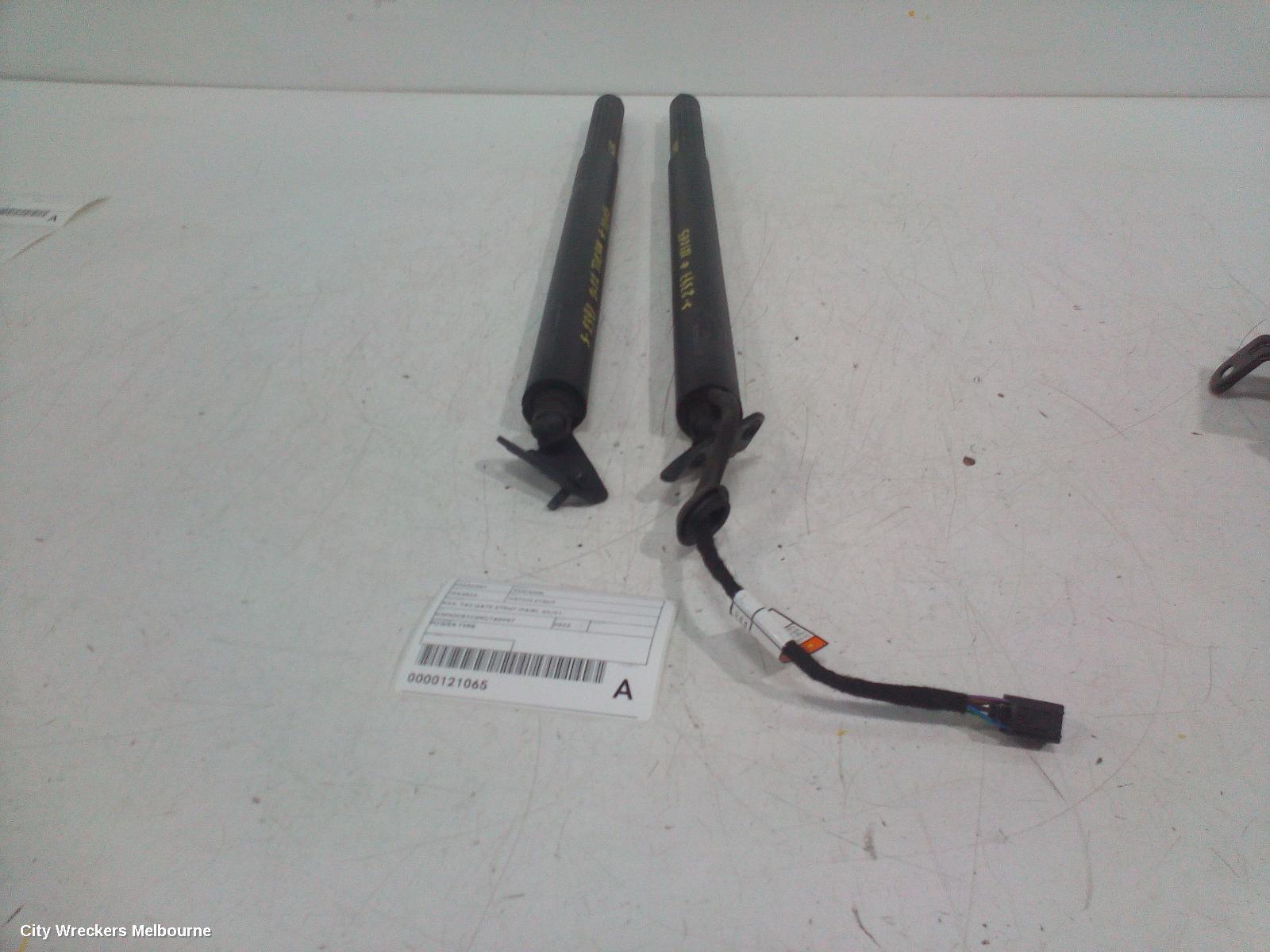 HYUNDAI TUCSON 2022 Hatch Strut