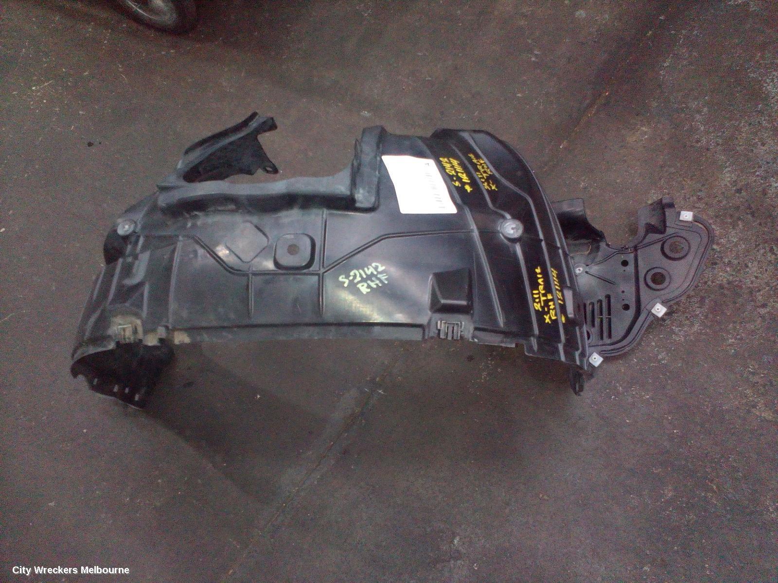 NISSAN XTRAIL 2011 Right Guard Liner