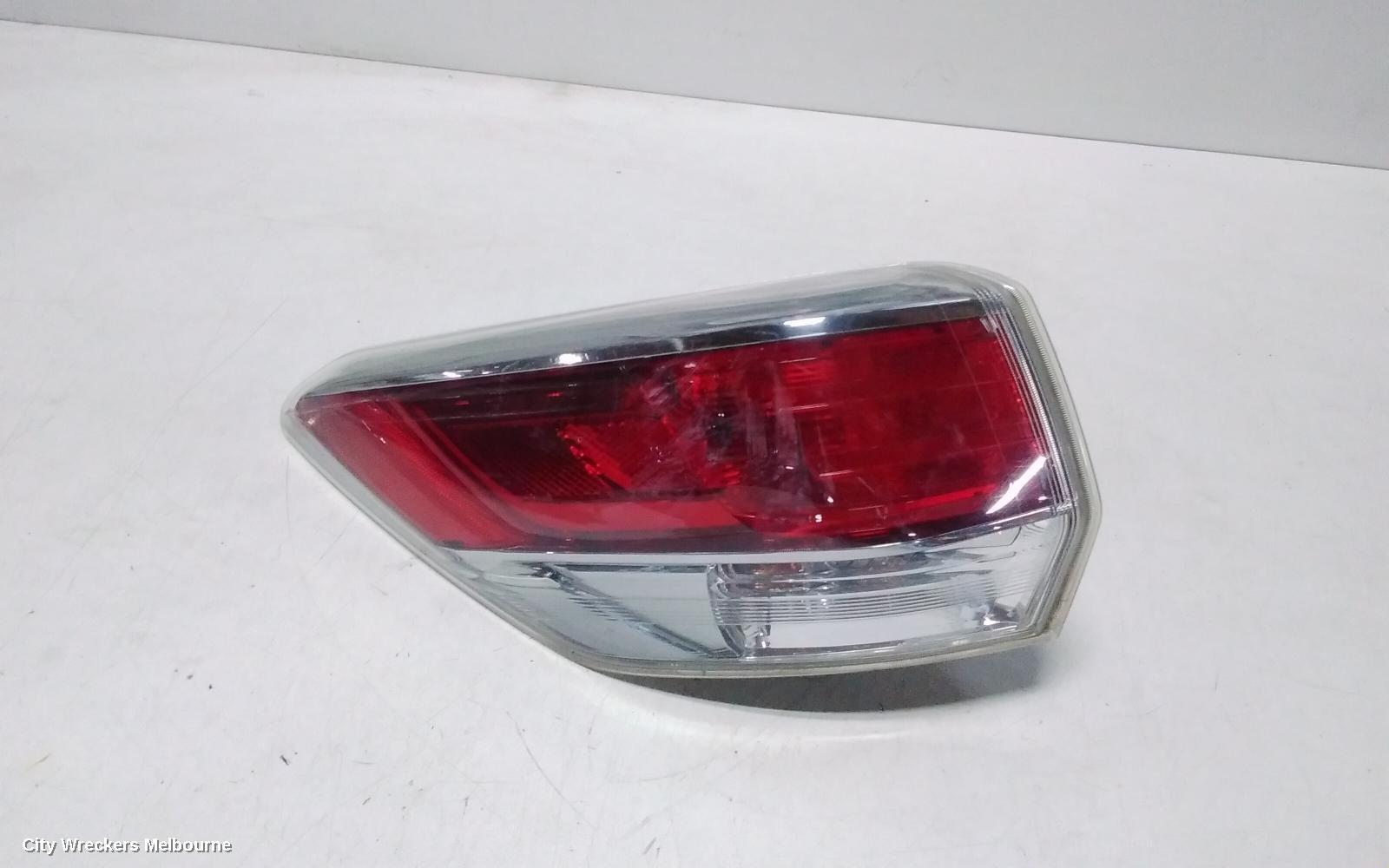 TOYOTA KLUGER 2015 Left Taillight