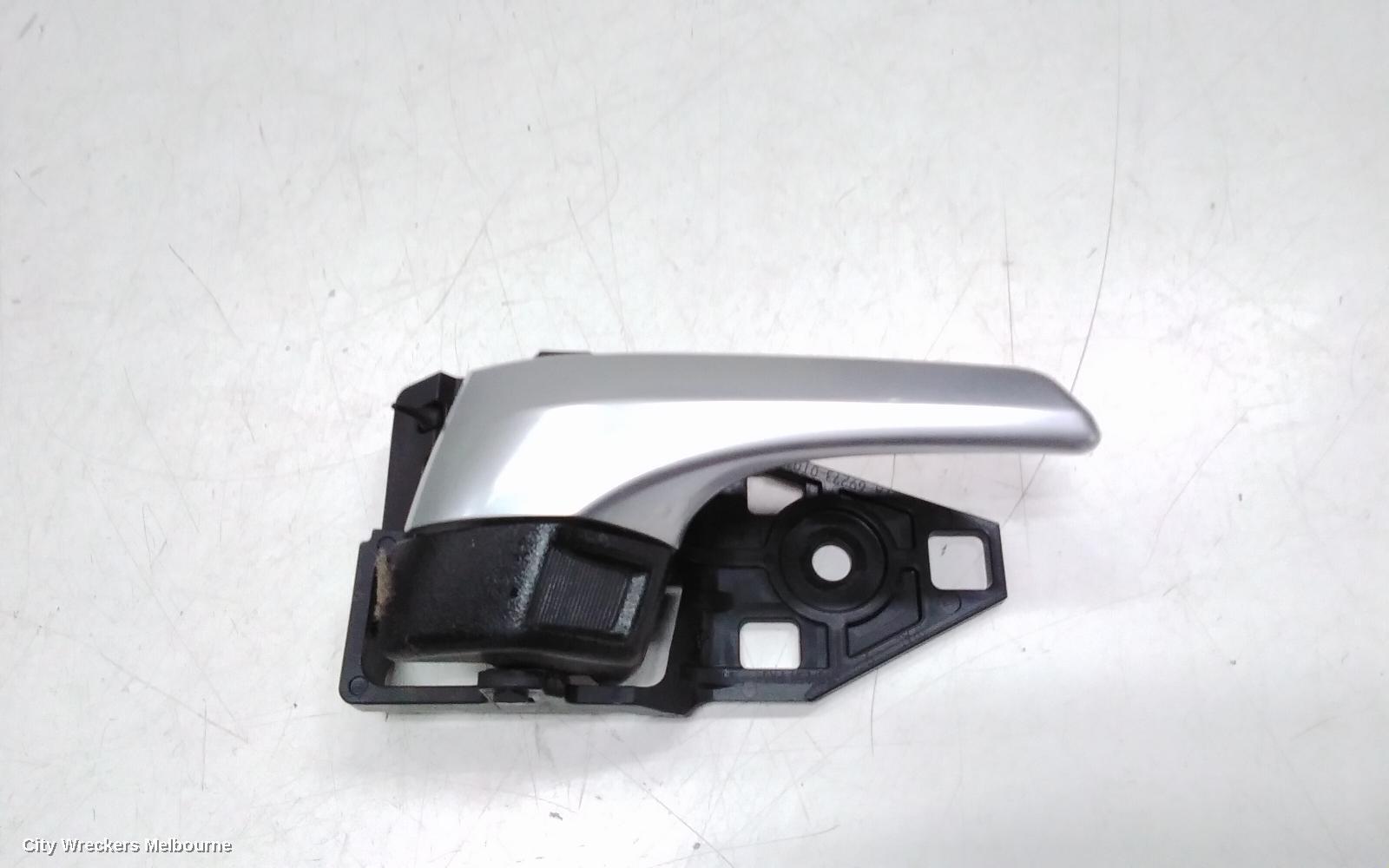 TOYOTA KLUGER 2014 Door Handle