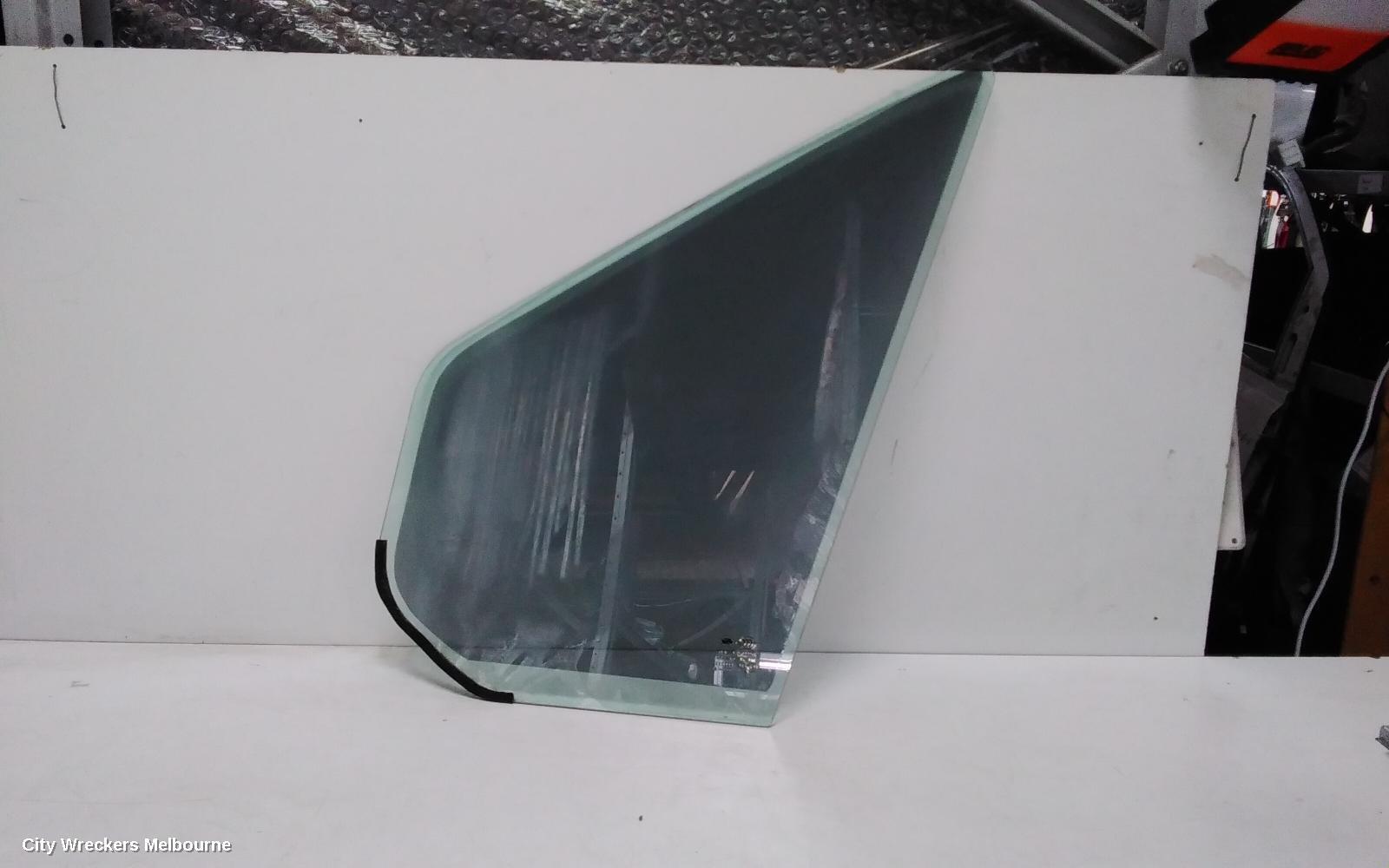 LDV DELIVER 9 2022 Right Front 1/4 Door Glass