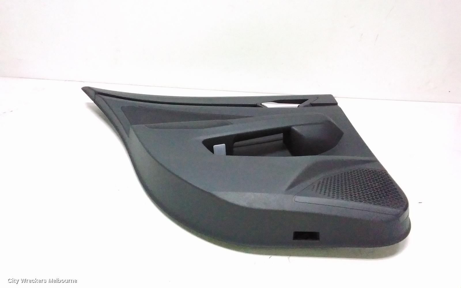 VOLKSWAGEN GOLF 2022 Door Trim