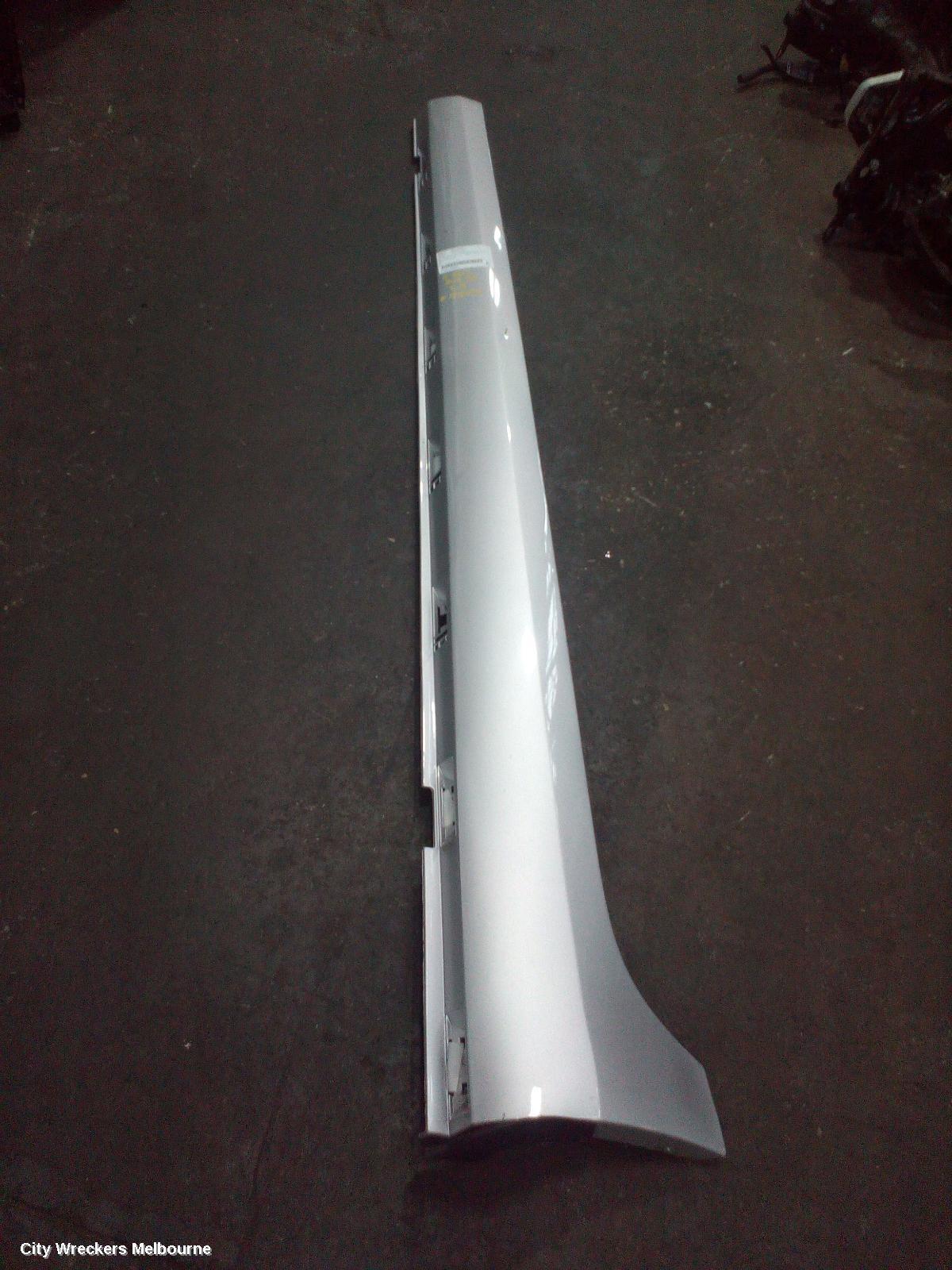 HOLDEN COMMODORE 2016 Side Step/Skirt