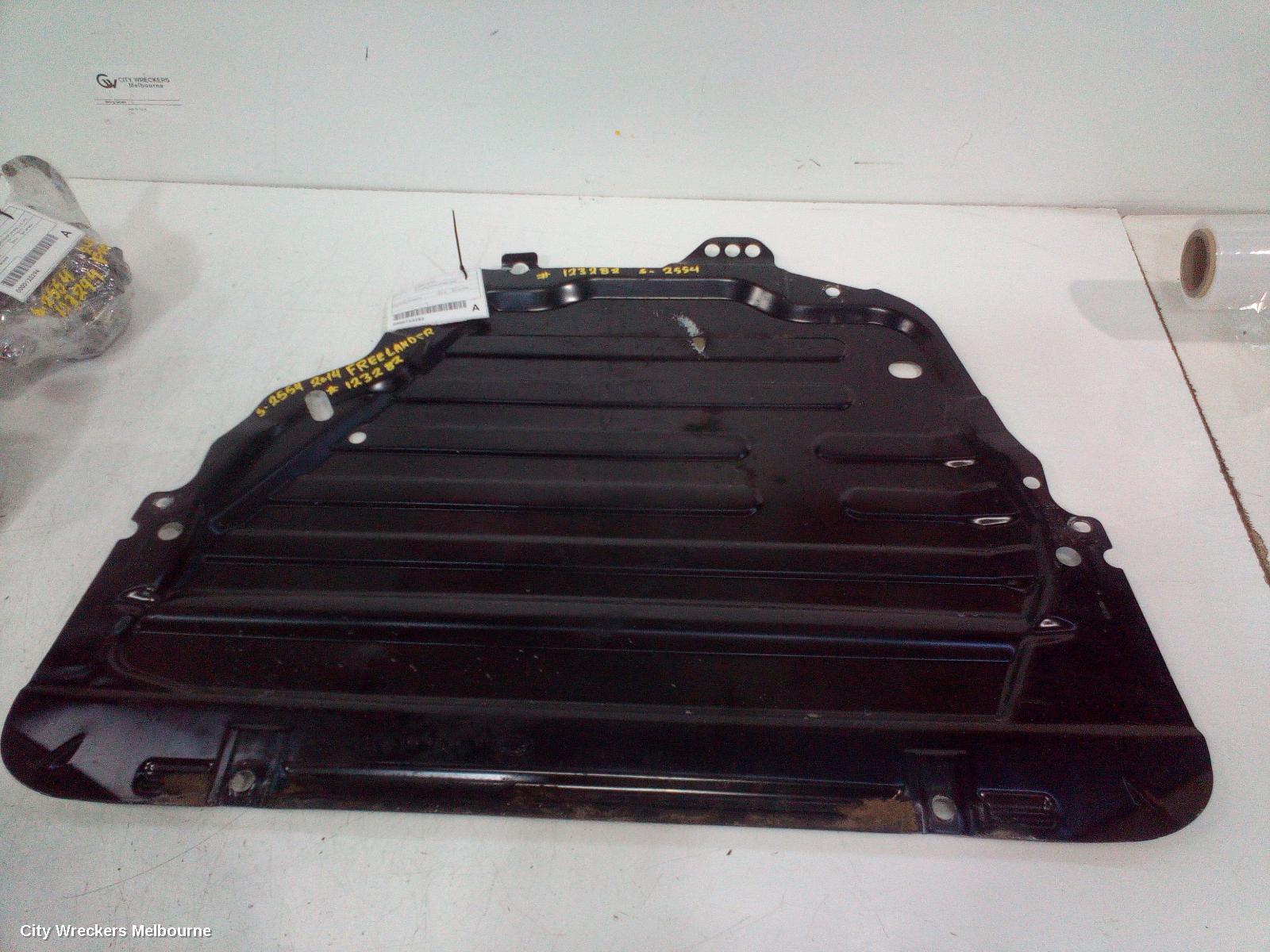 LAND ROVER FREELANDER 2014 LOWER_ENGINE_SPLASH_TRAY