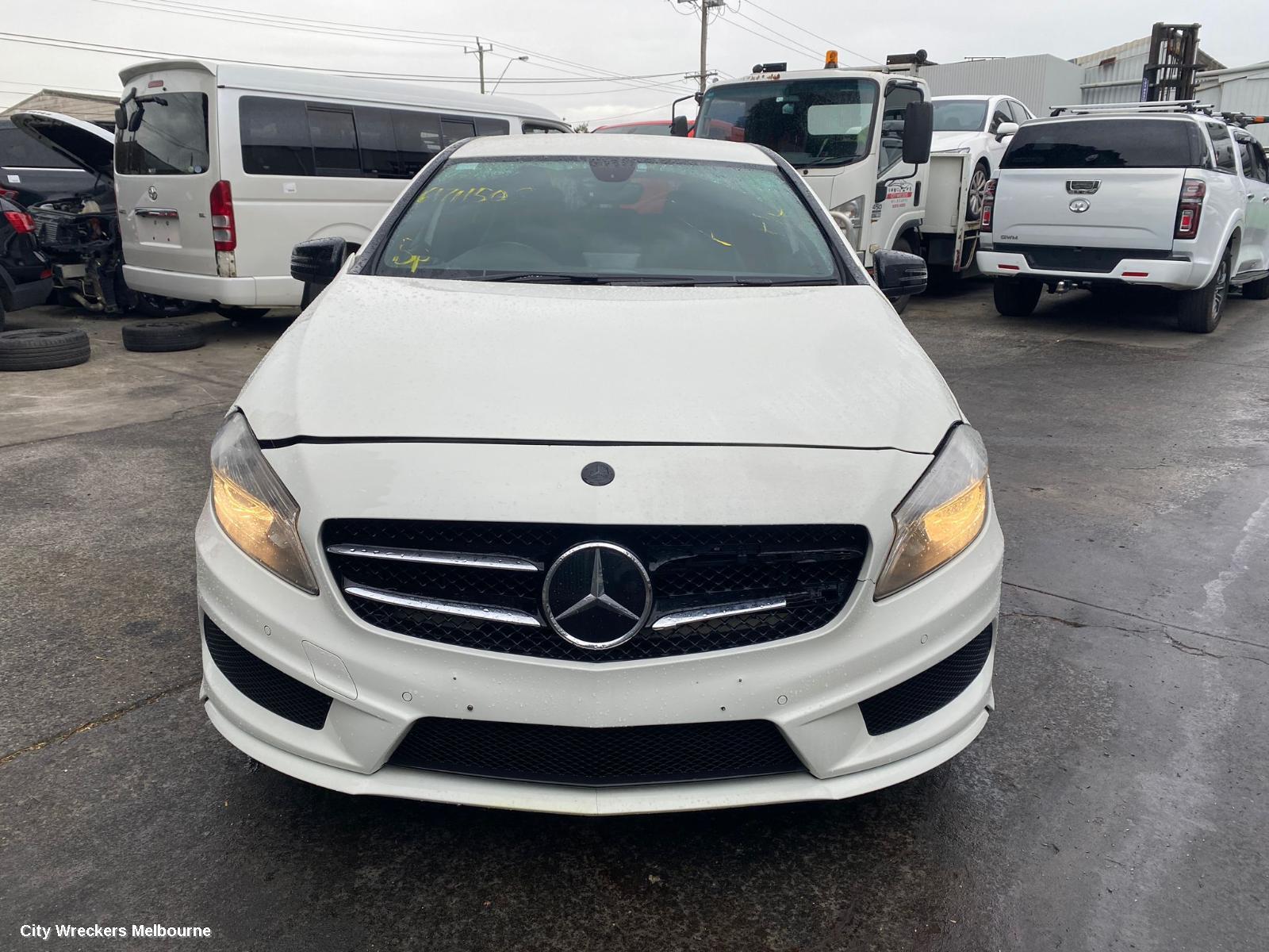 MERCEDES A CLASS 2014 Front Seat