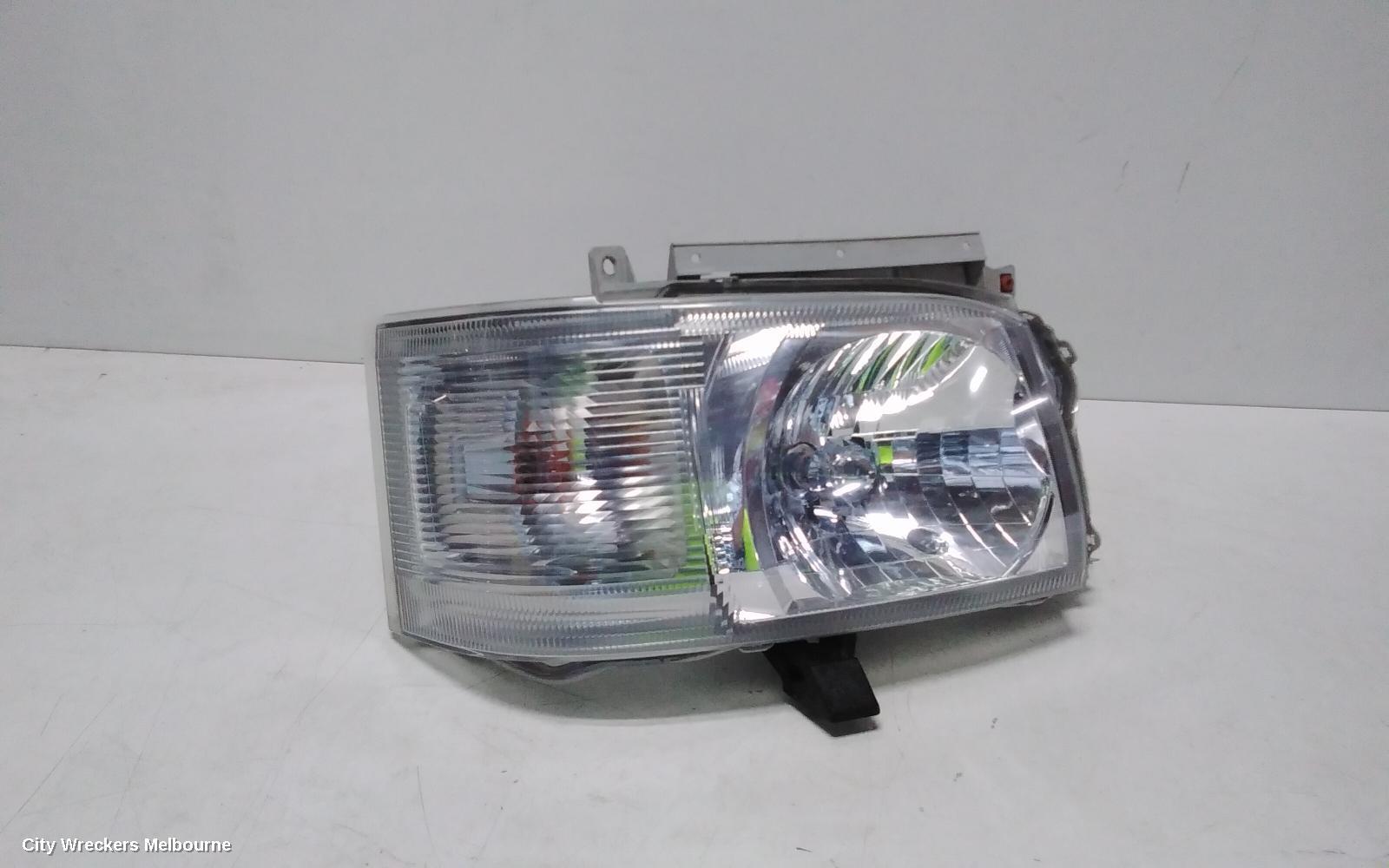 TOYOTA HIACE 2005 Right Headlamp