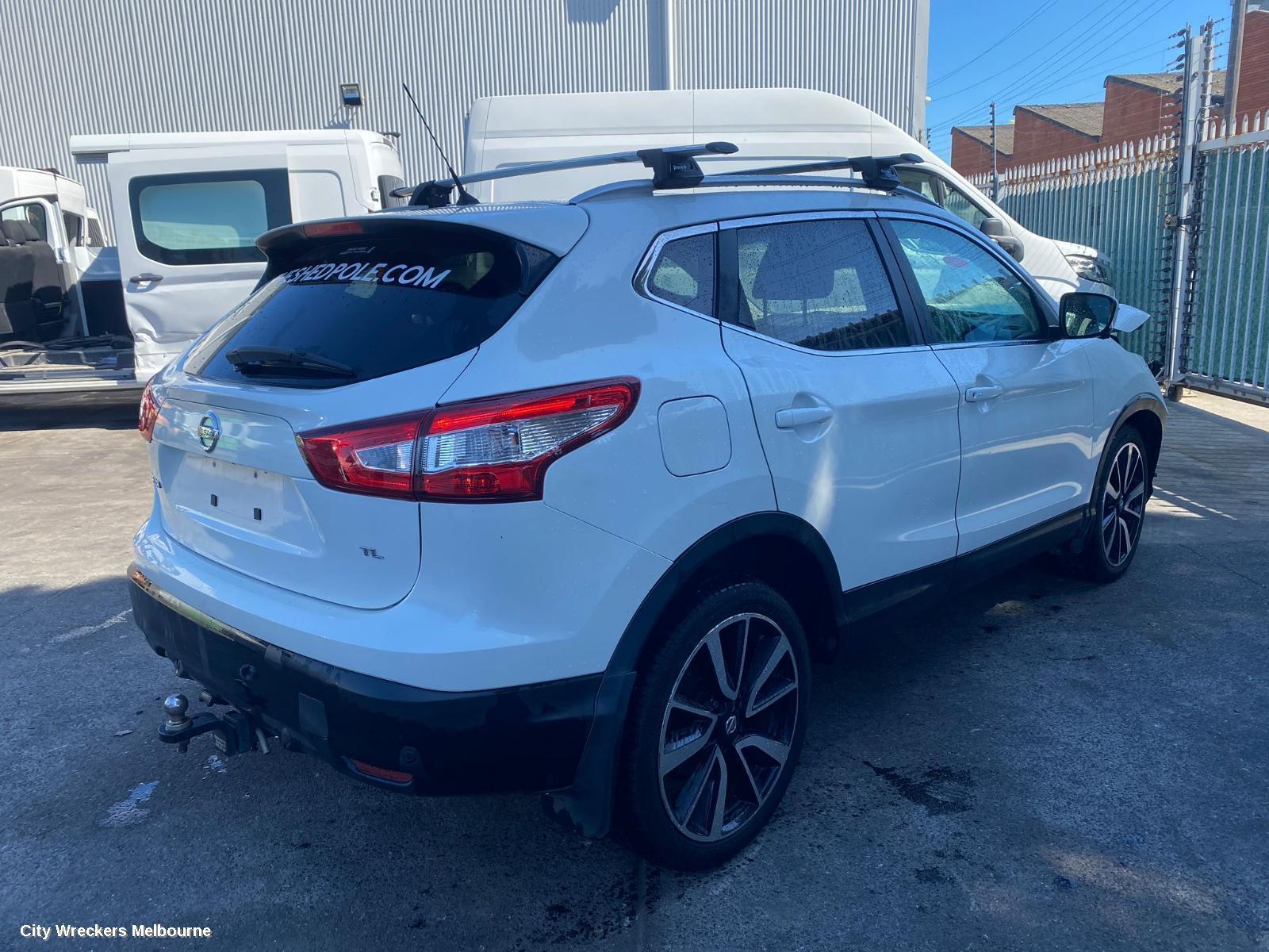 NISSAN QASHQAI 2017 Right Front Door