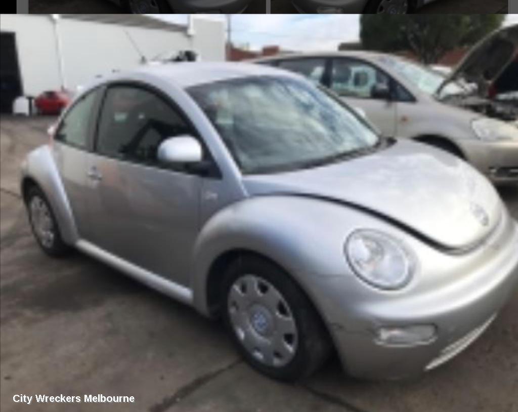 VOLKSWAGEN BEETLE 2000 Left Front Door