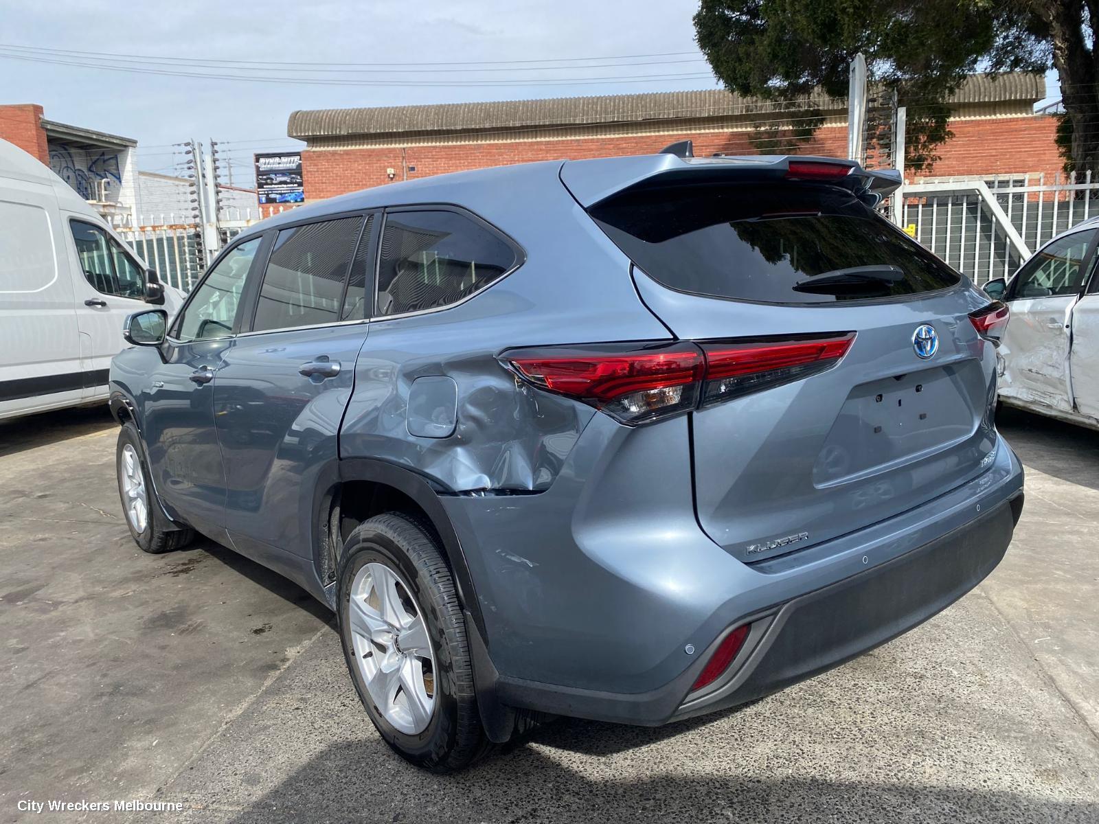 TOYOTA KLUGER 2023 Right Guard