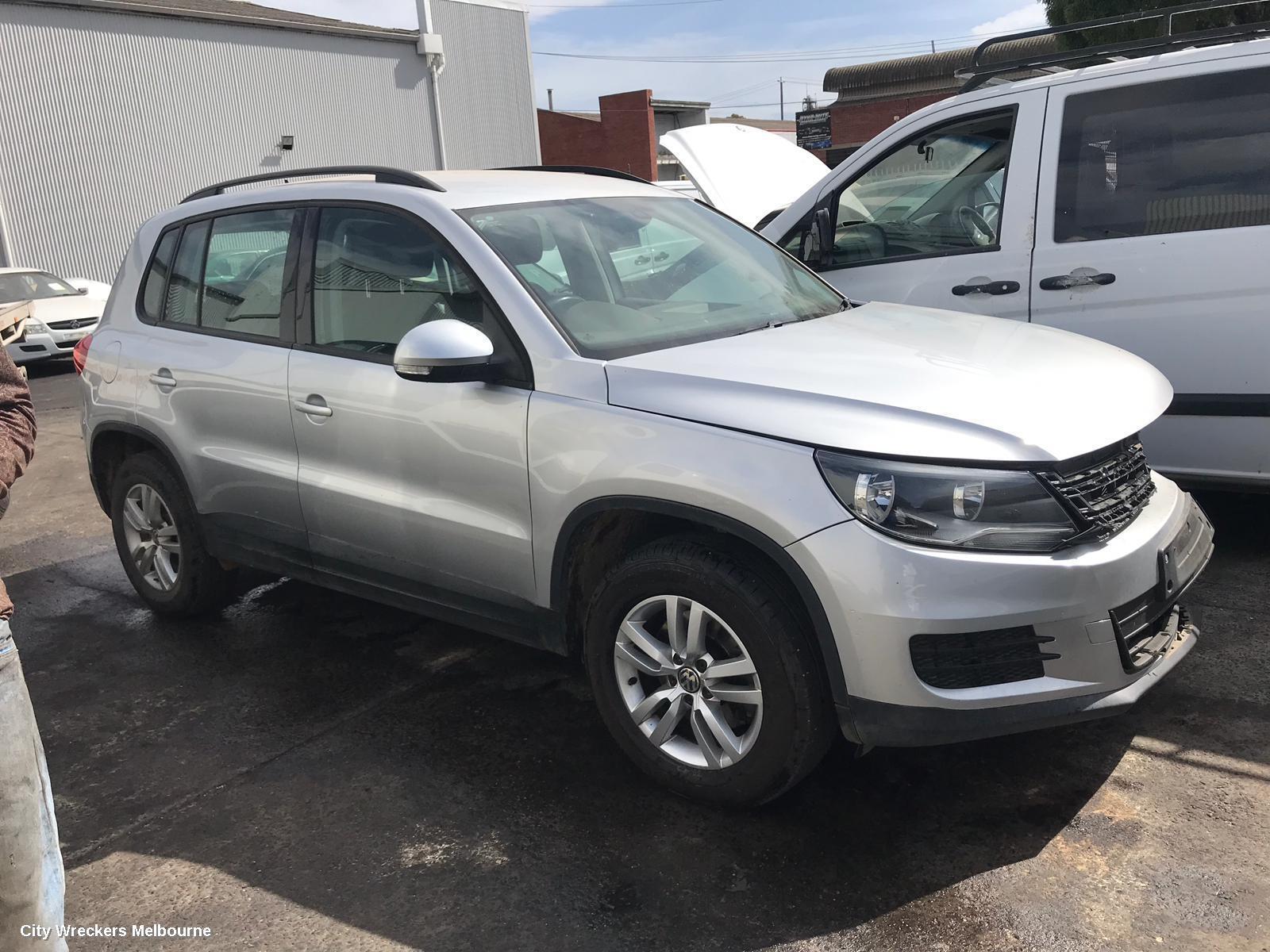 VOLKSWAGEN TIGUAN 2013 Right Front Door