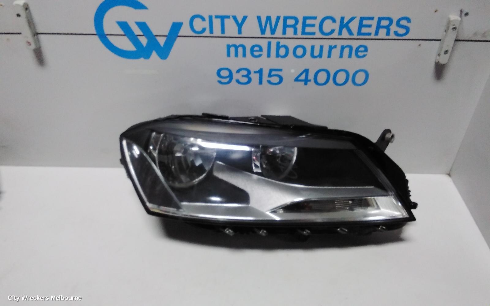 VOLKSWAGEN PASSAT 2011 Right Headlamp