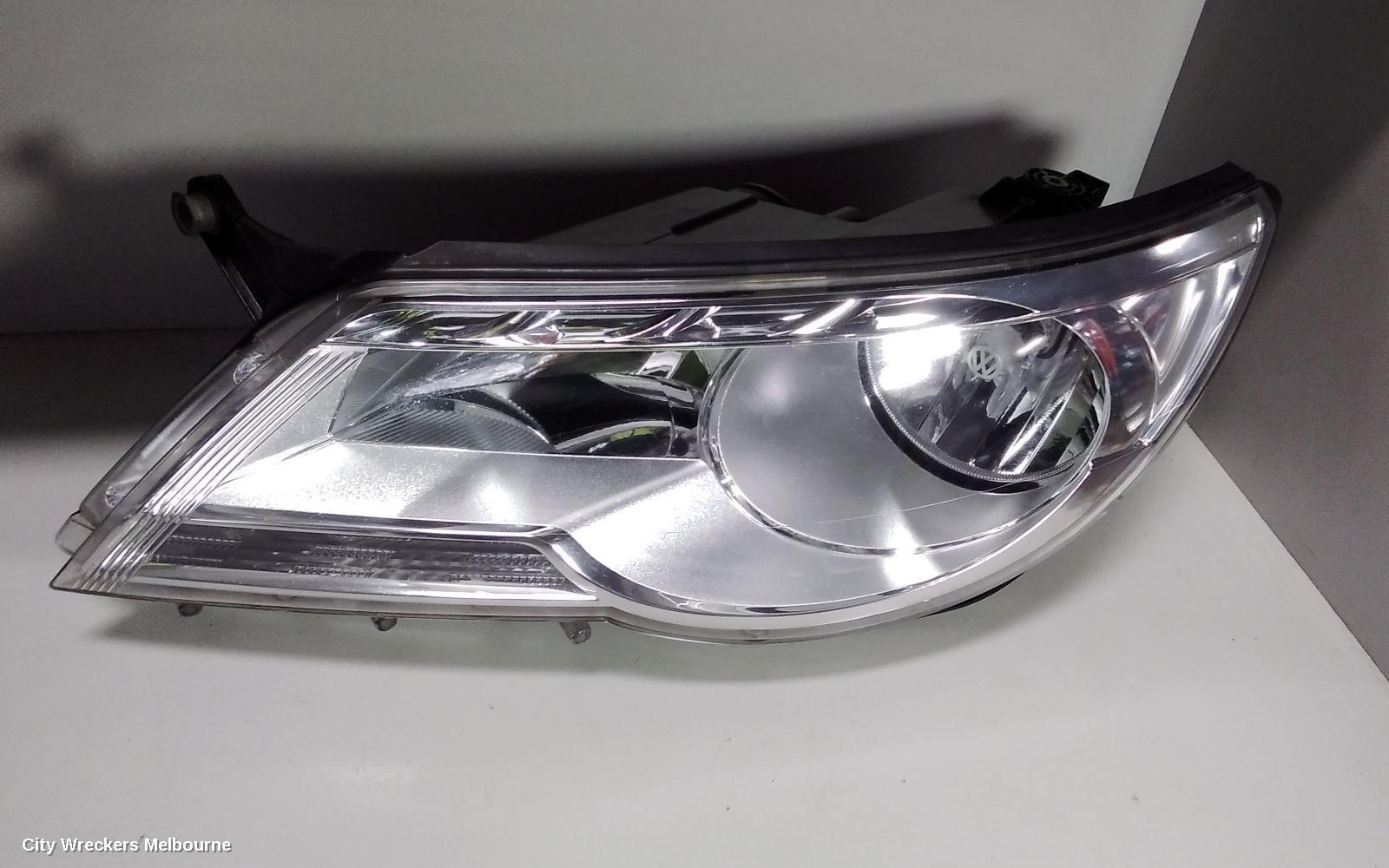 VOLKSWAGEN TIGUAN 2009 Left Headlamp