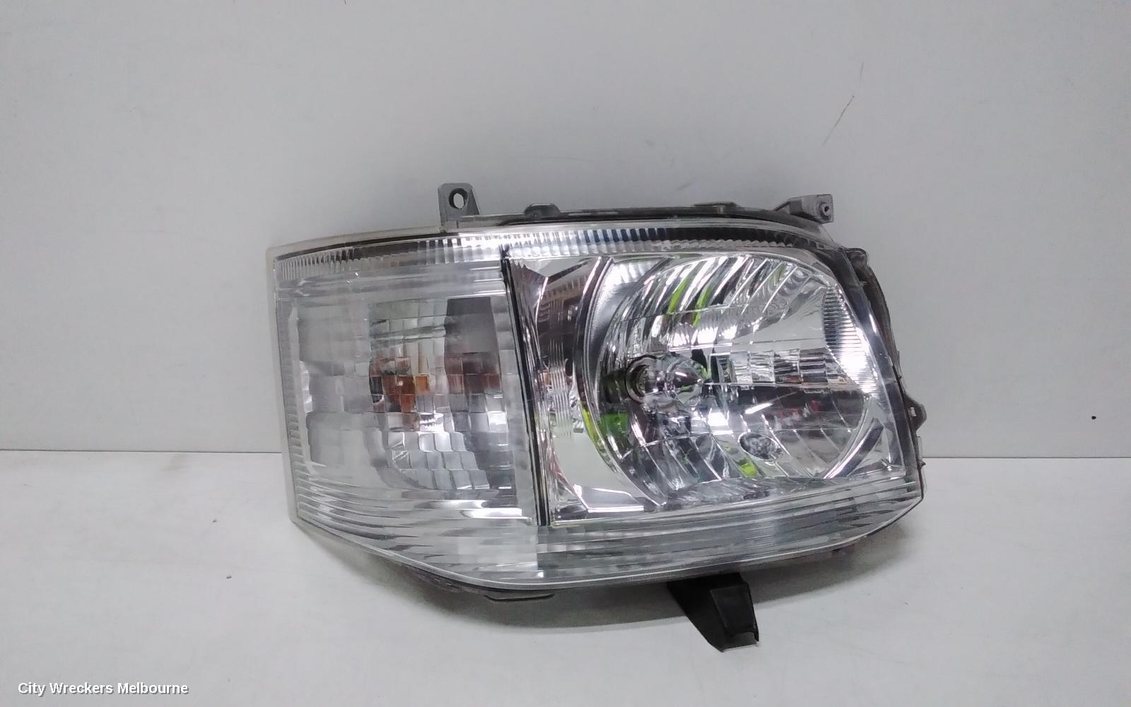 TOYOTA HIACE 2012 Right Headlamp