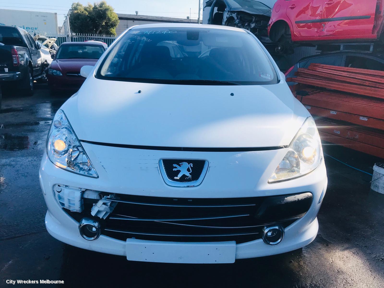 PEUGEOT 307 2008 Left Guard