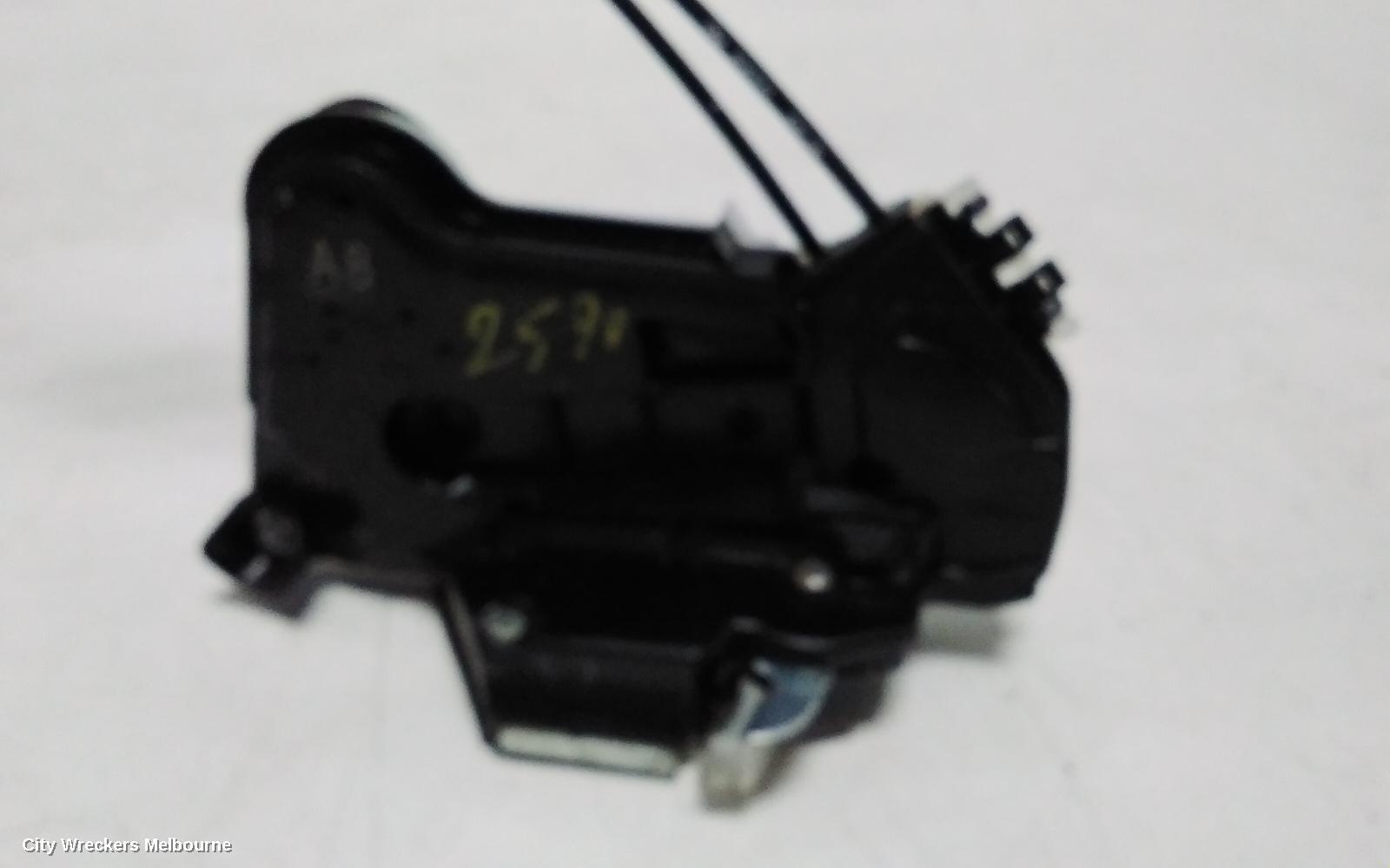 TOYOTA KLUGER 2014 Door/Boot/Gate Lock