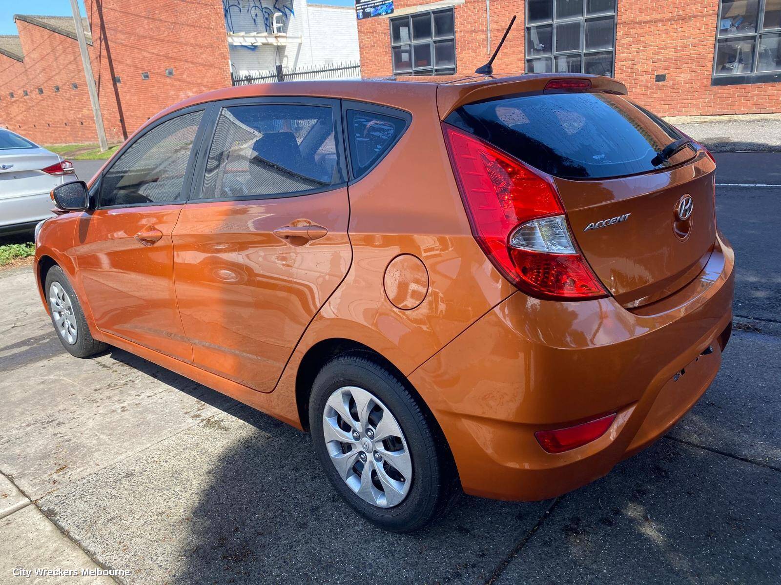 HYUNDAI ACCENT 2016 Left Front Door Window