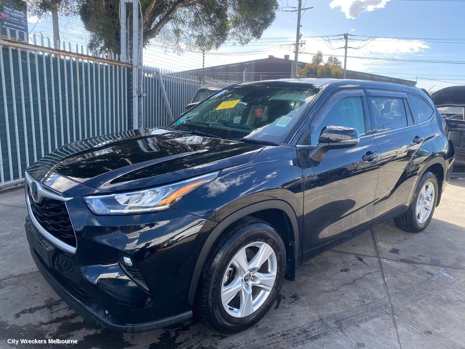 TOYOTA KLUGER 2021 Left Guard Liner