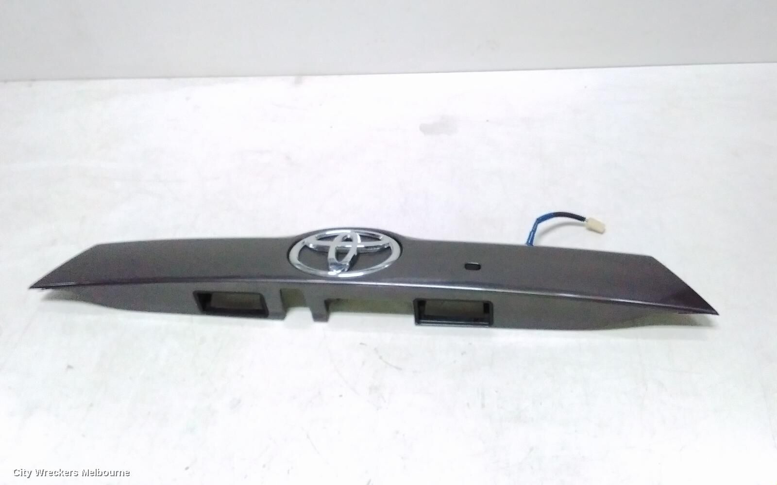 TOYOTA KLUGER 2014 Rear Garnish