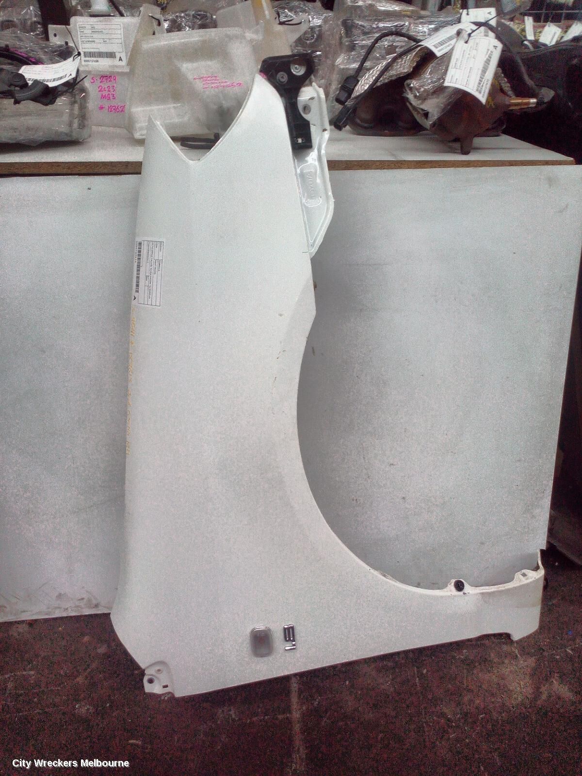 TOYOTA COROLLA 2006 Right Guard