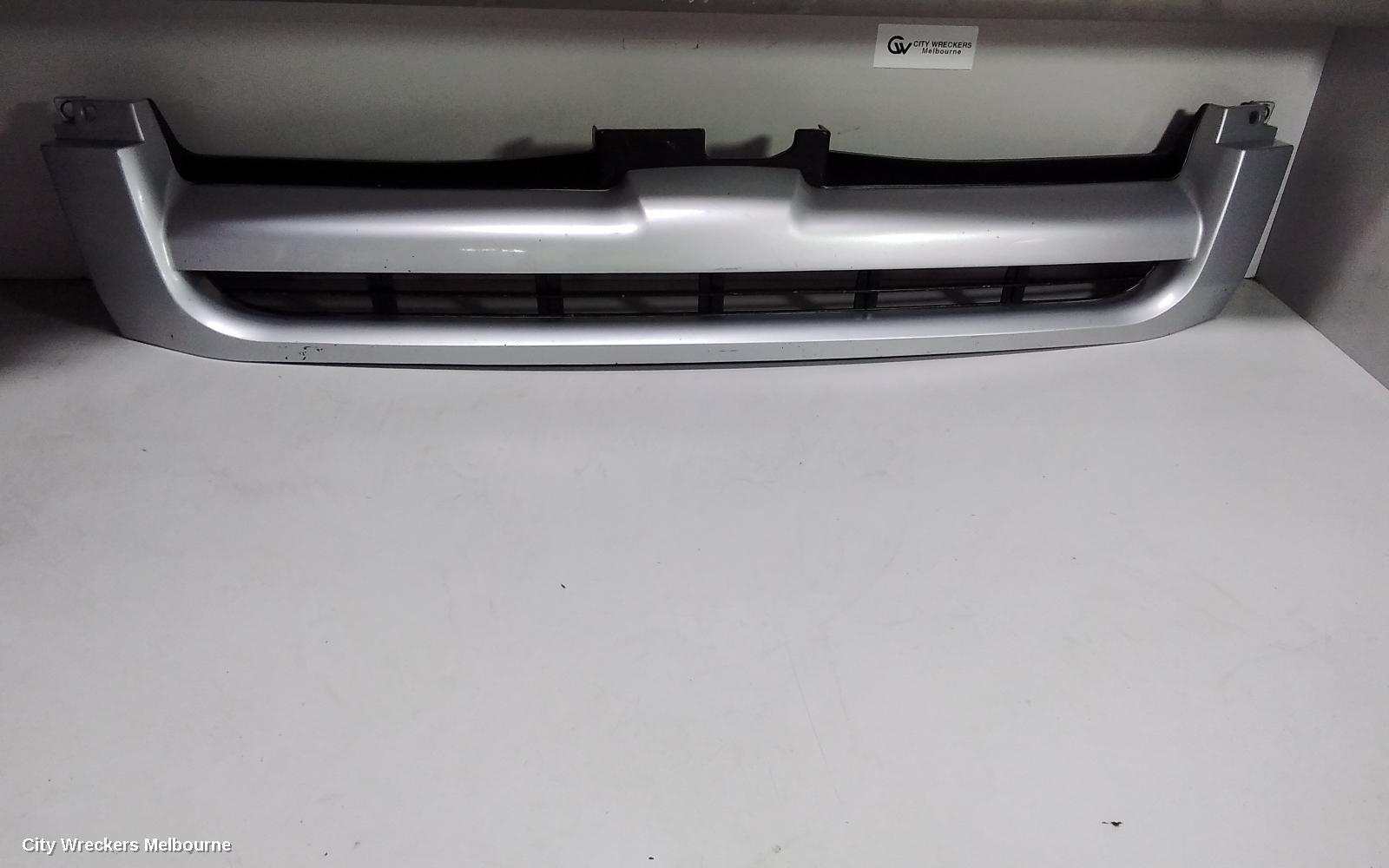 TOYOTA HIACE 2007 Grille