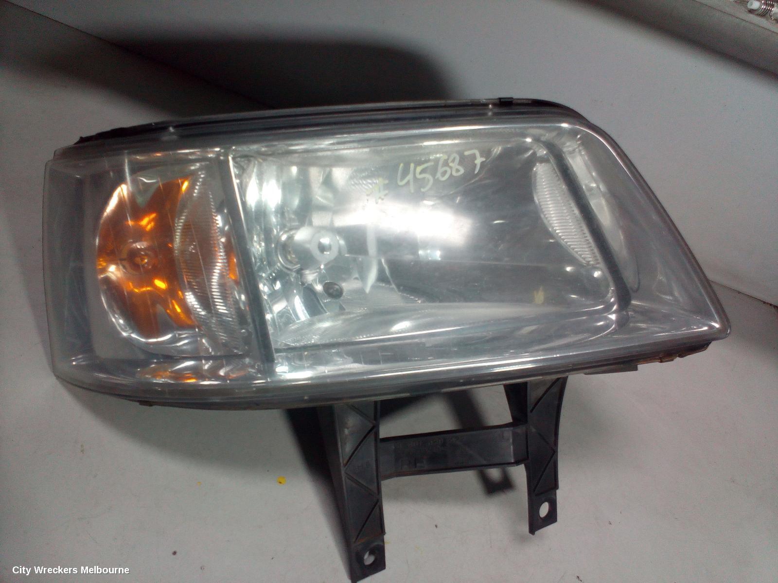 VOLKSWAGEN TRANSPORTER 2007 Right Headlamp