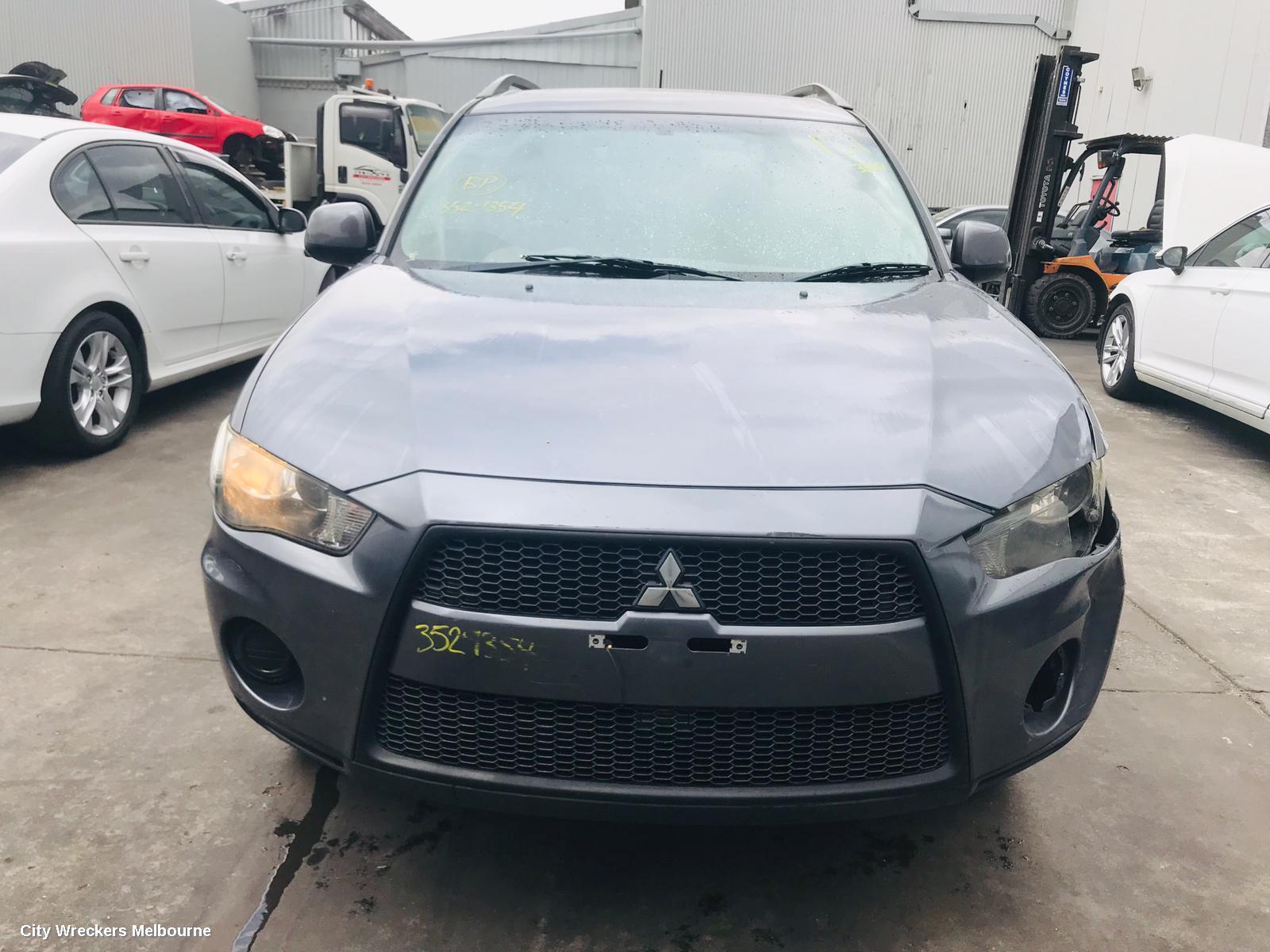 MITSUBISHI OUTLANDER 2011 Left Front Door