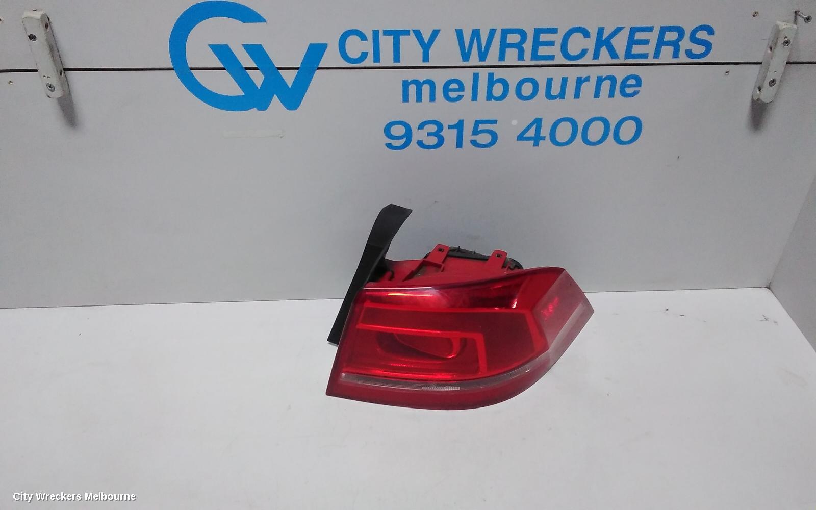 VOLKSWAGEN PASSAT 2012 Right Taillight