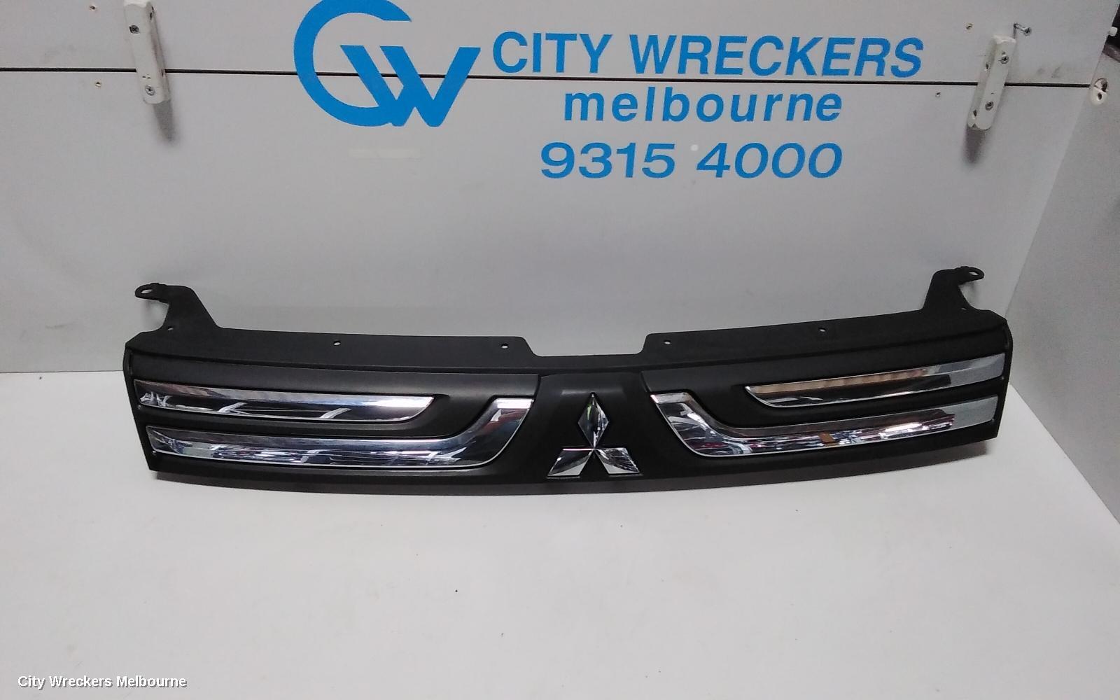 MITSUBISHI OUTLANDER 2014 Grille