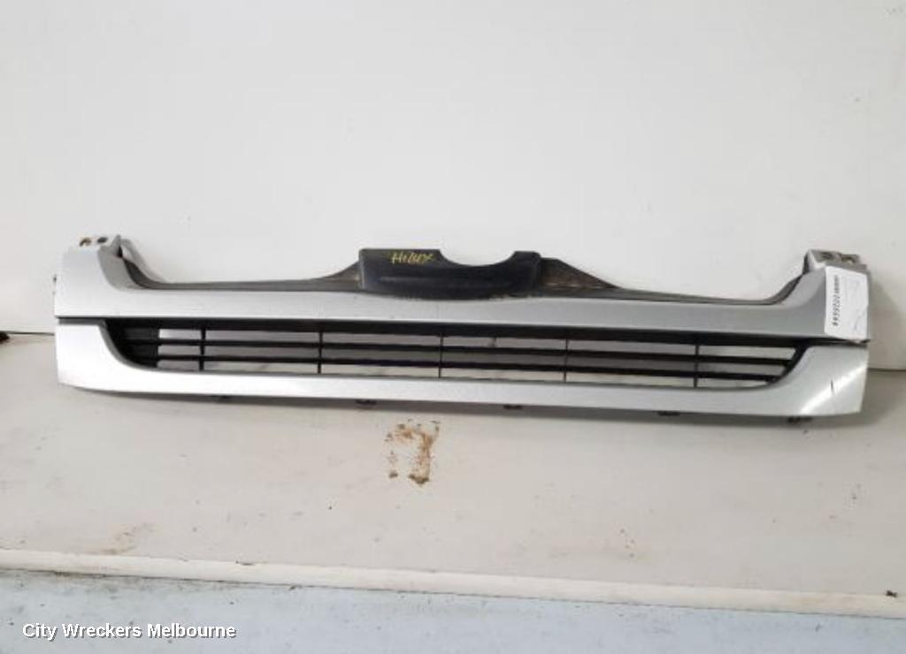 TOYOTA HIACE 2007 Grille