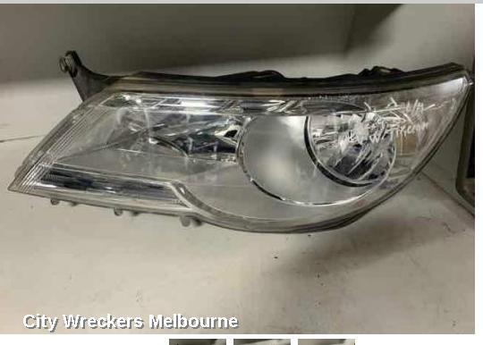 VOLKSWAGEN TIGUAN 2009 Left Headlamp