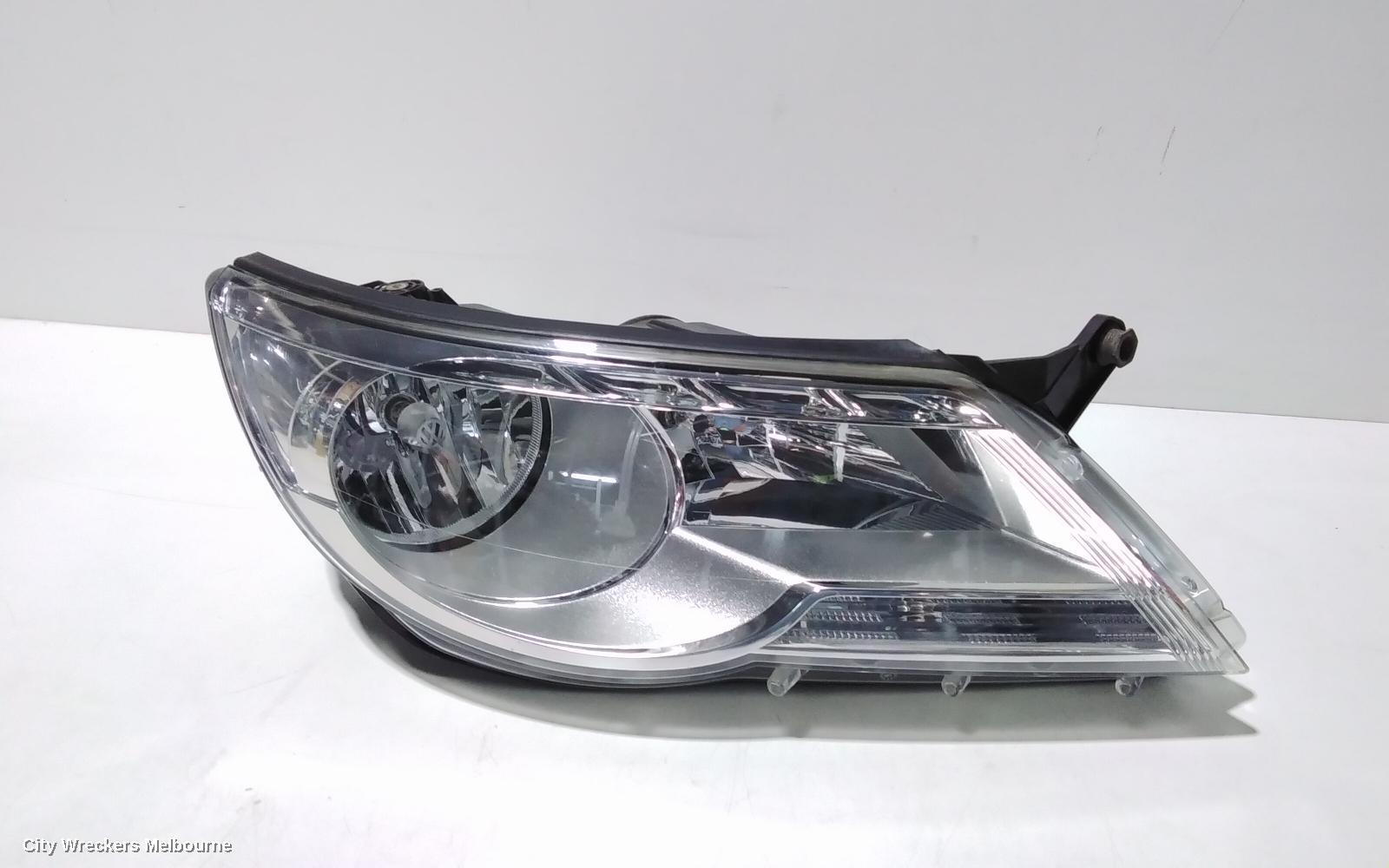 VOLKSWAGEN TIGUAN 2010 Right Headlamp