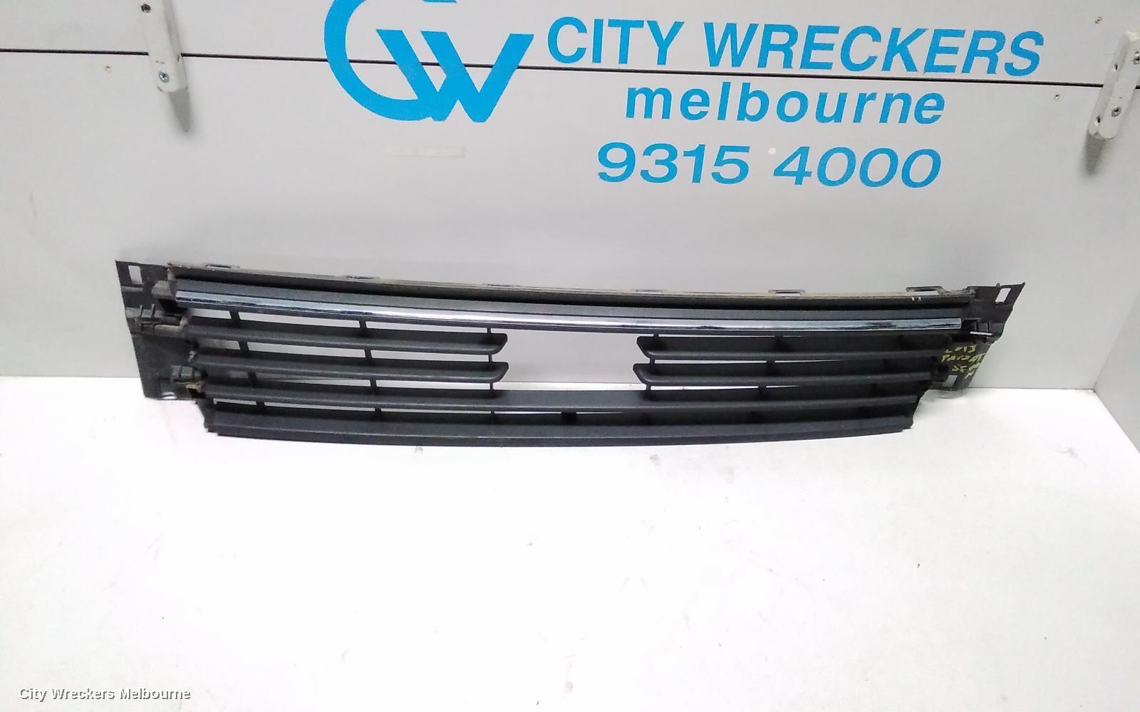 VOLKSWAGEN PASSAT 2013 Grille