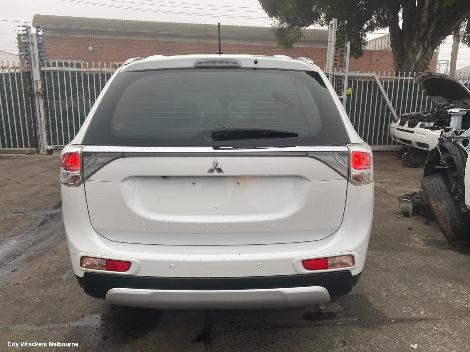 MITSUBISHI OUTLANDER 2014 Wheel Mag