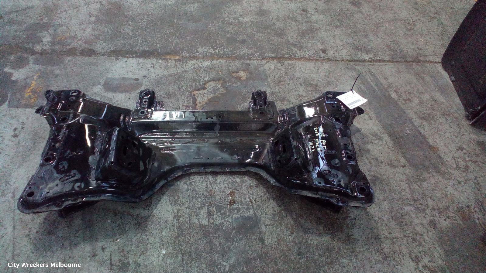 TOYOTA HIACE 2008 Frt Xmember/Cradle