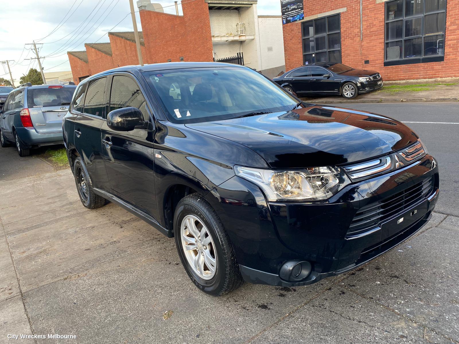 MITSUBISHI OUTLANDER 2013 RIGHT_REAR_DOOR_SLIDING