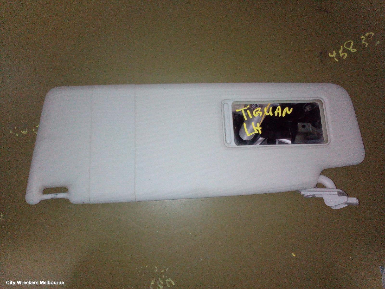 VOLKSWAGEN TIGUAN 2011 Sunvisor