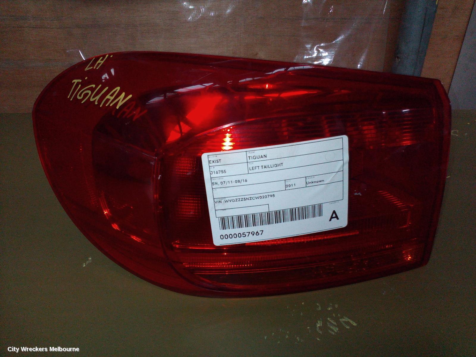 VOLKSWAGEN TIGUAN 2011 Left Taillight