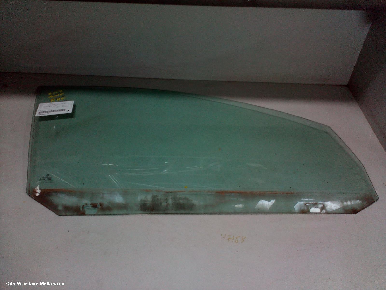 VOLKSWAGEN GOLF 2007 Right Front Door Window