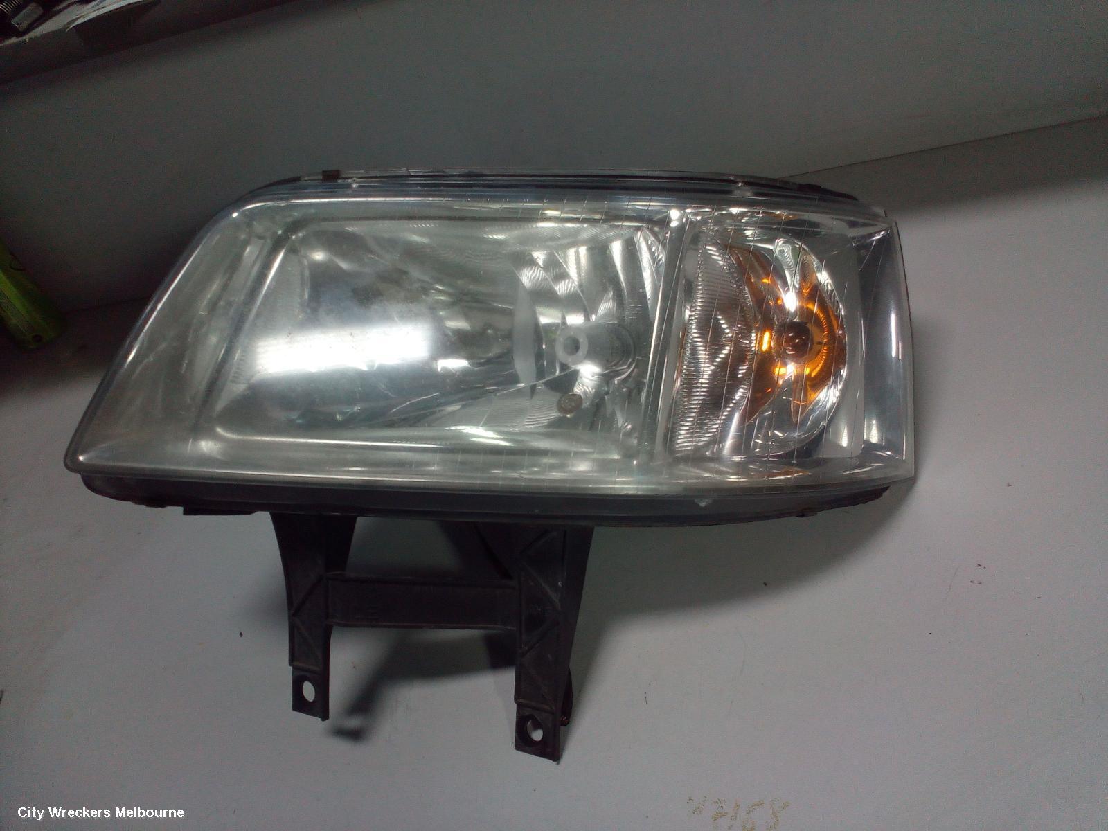 VOLKSWAGEN TRANSPORTER 2007 Left Headlamp