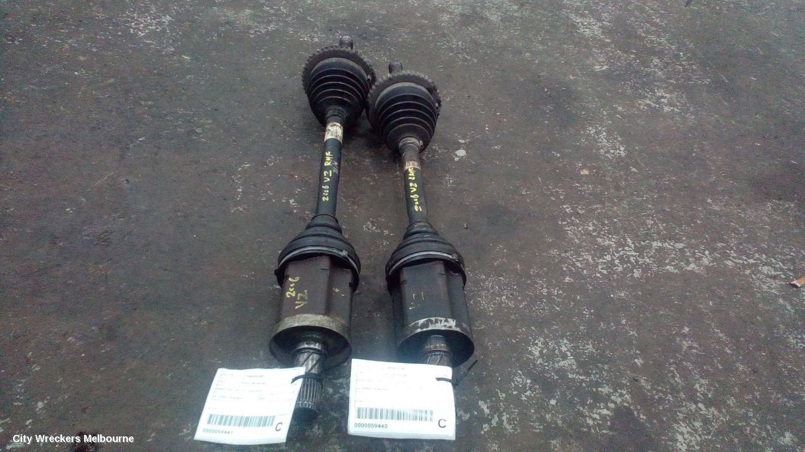 HOLDEN COMMODORE 2006 Left Driveshaft