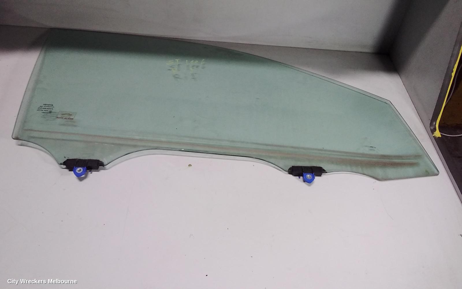 TOYOTA KLUGER 2015 Right Front Door Window