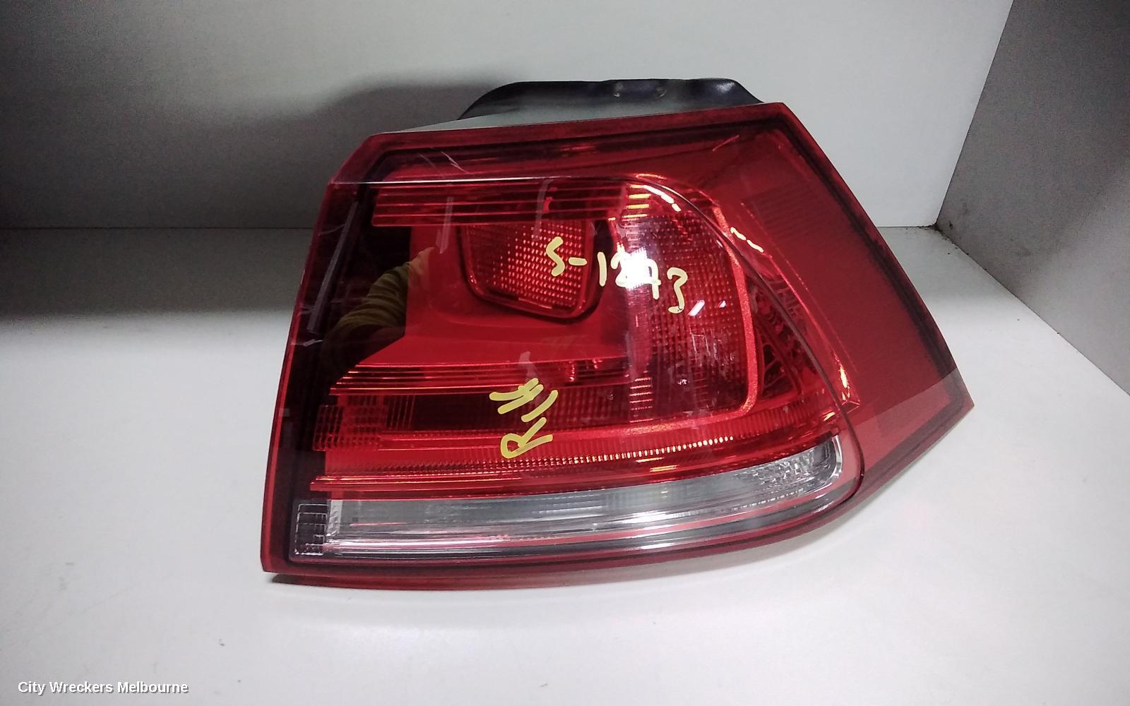 VOLKSWAGEN GOLF 2014 Right Taillight