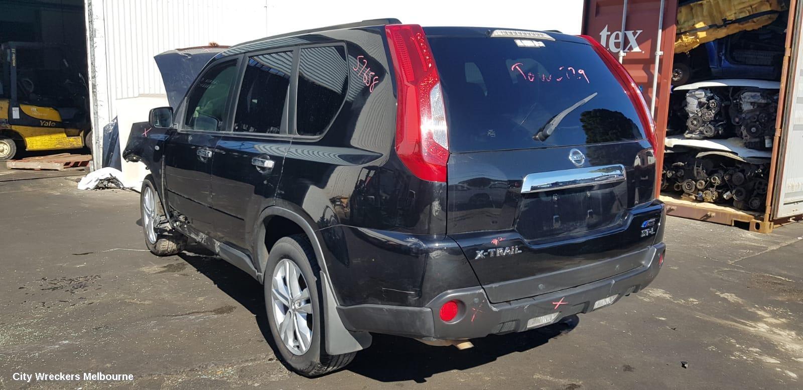 NISSAN XTRAIL 2011 Right Guard